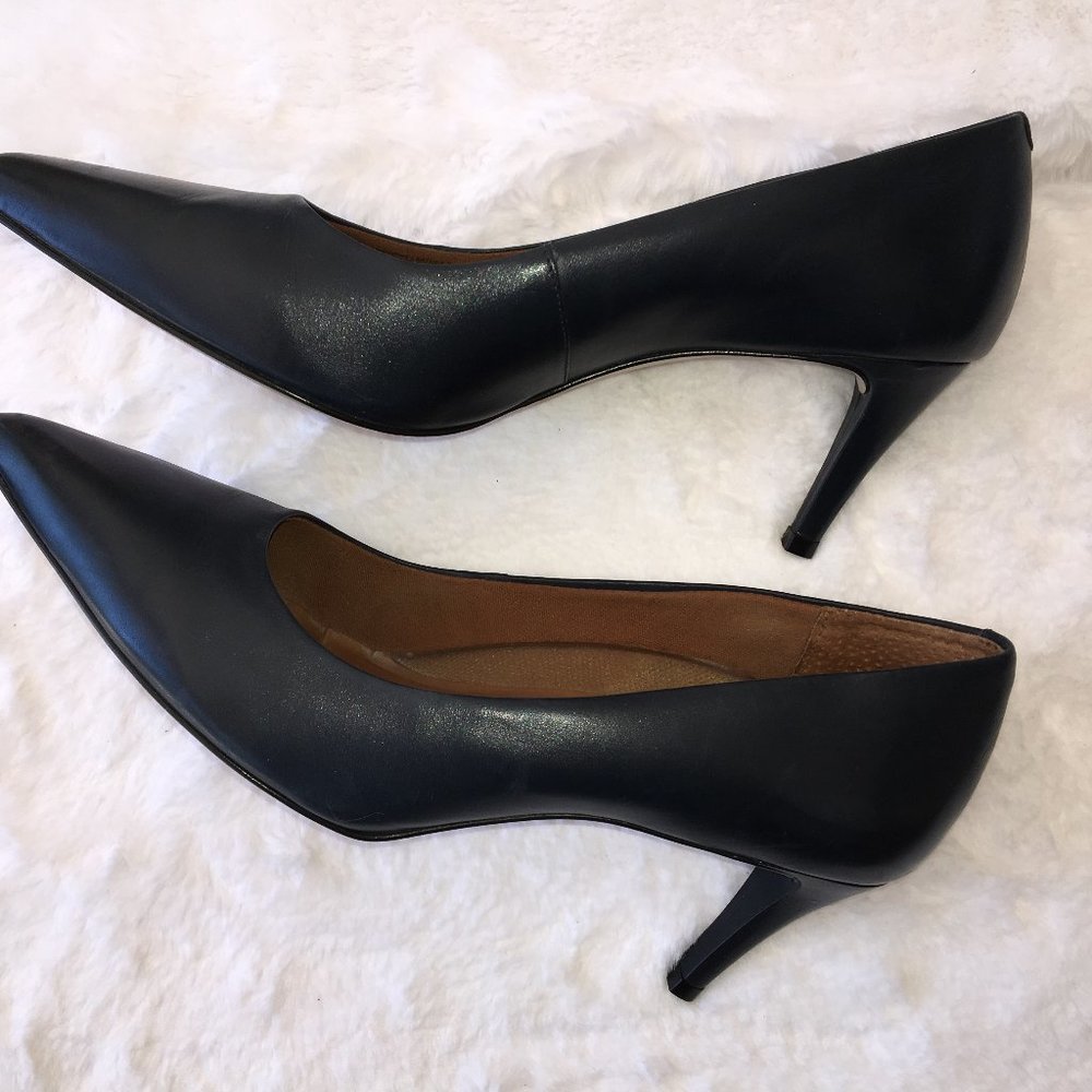 Like New Smooth Navy Leather Pumps in Size 12W